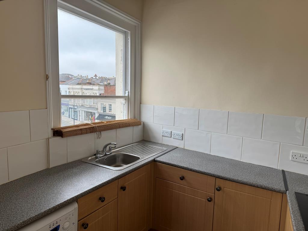 Lot: 59 - TOWN CENTRE FLAT FOR INVESTMENT OR OCCUPATION - The Kitchen and View From the Window